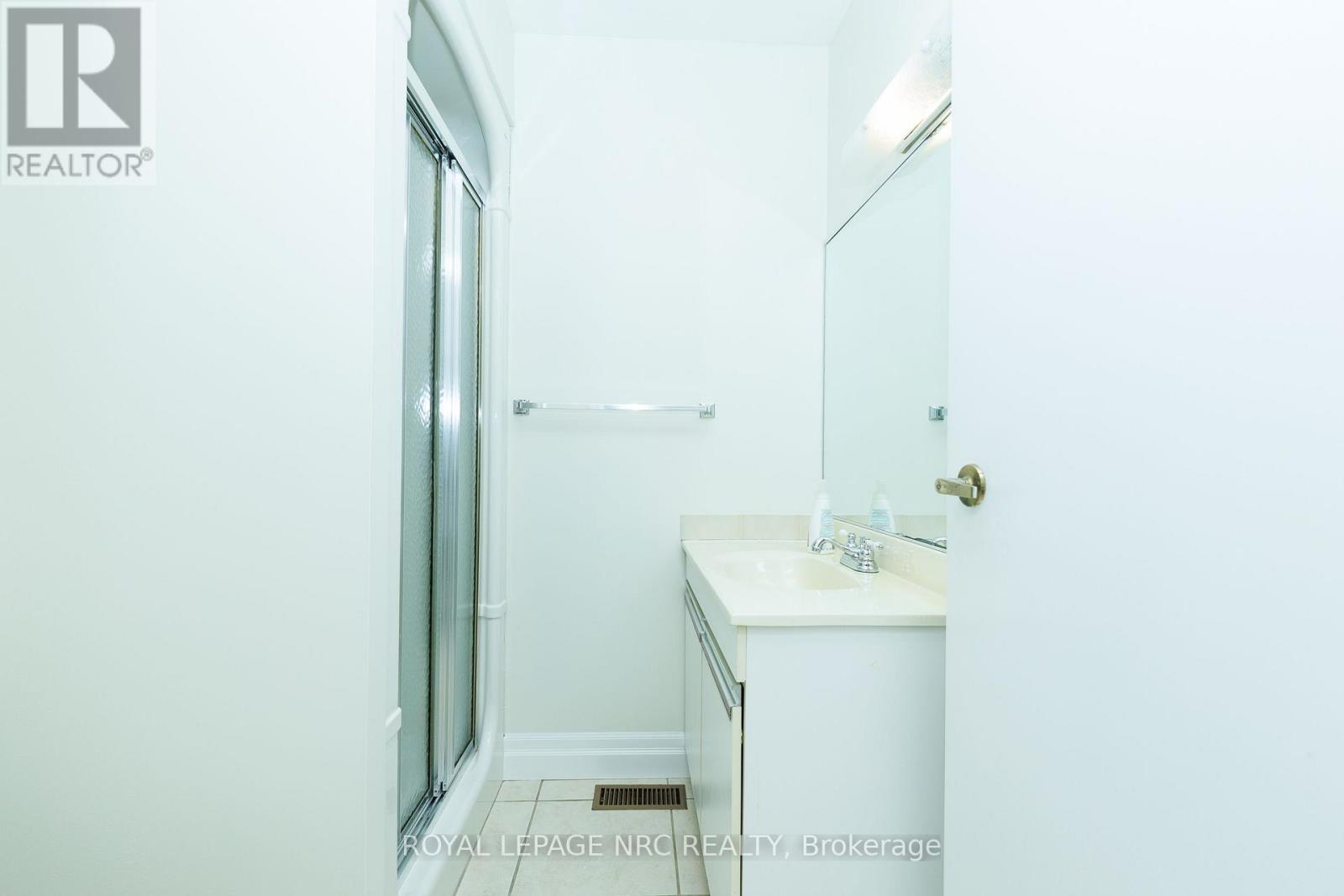 7030 Harovics Lane, Niagara Falls, Ontario  L2G 7S9 - Photo 35 - X13655838