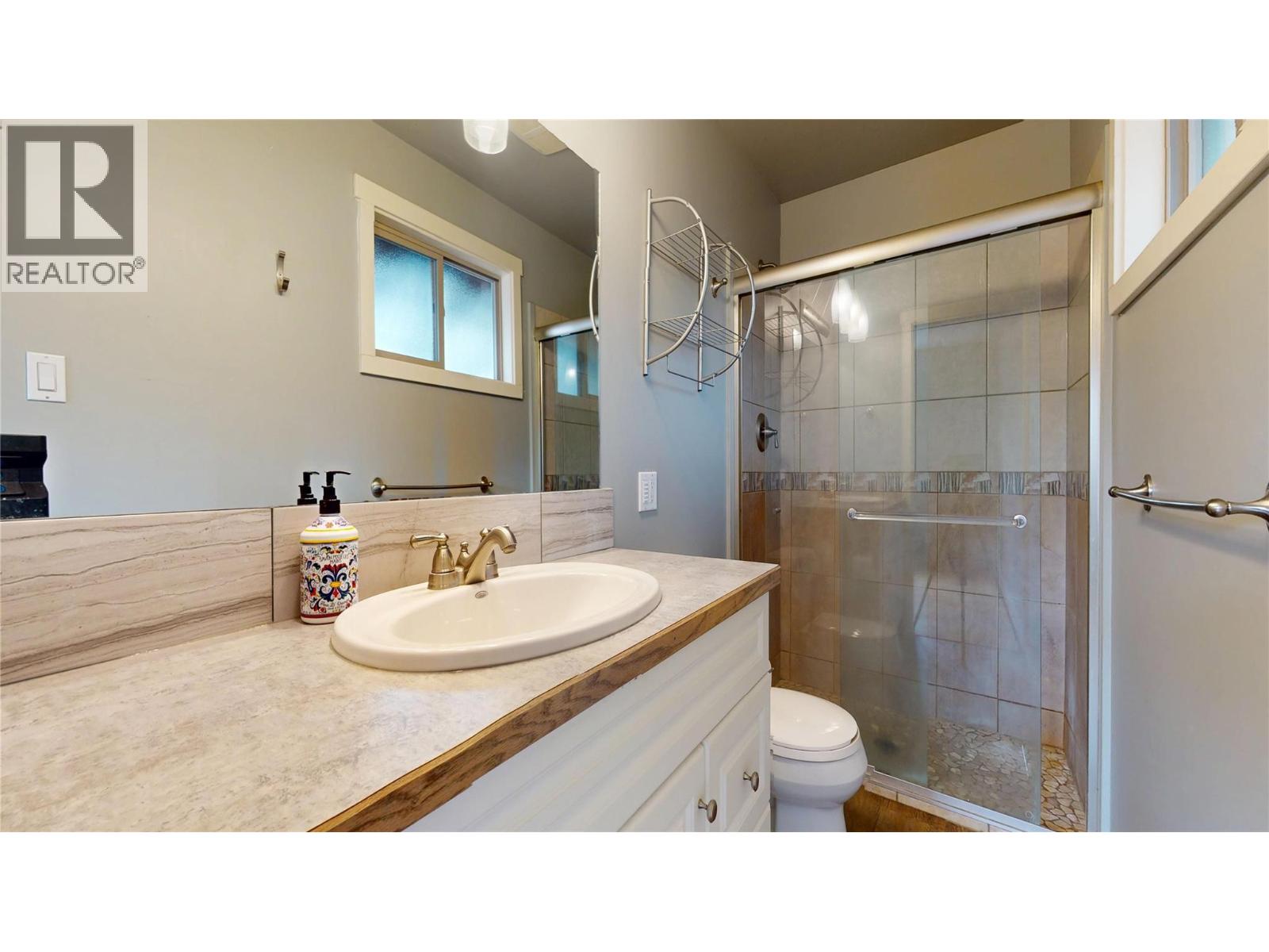 2003 38th Avenue S, Cranbrook, British Columbia  V1C 7A5 - Photo 15 - 10379065
