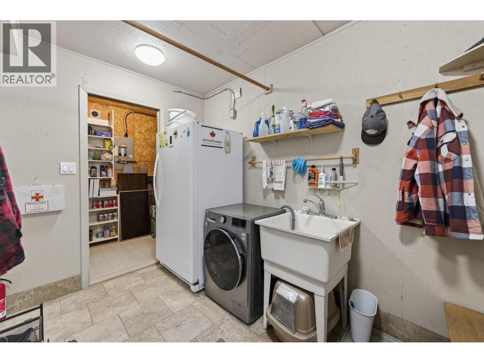 5000 Starshine Way, Merritt, British Columbia  V1K 1B8 - Photo 38 - 10386961