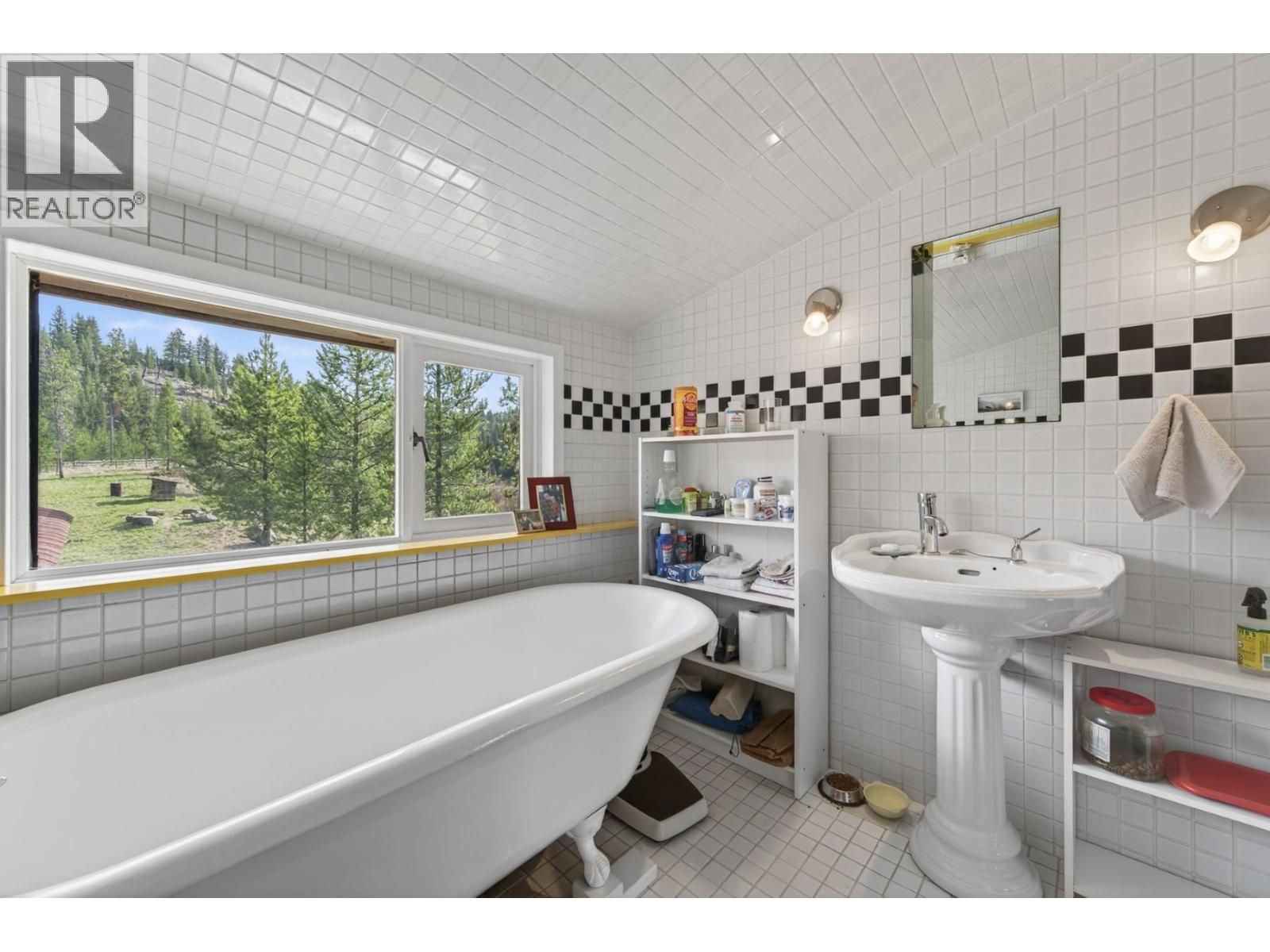 5000 Starshine Way, Merritt, British Columbia  V1K 1B8 - Photo 32 - 10386961