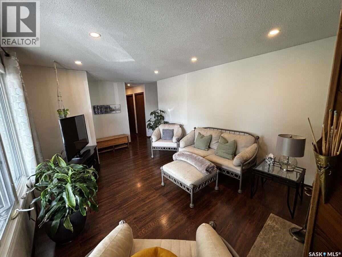 195 Wells Street, Regina, Saskatchewan  S4R 5Z6 - Photo 4 - SK045080