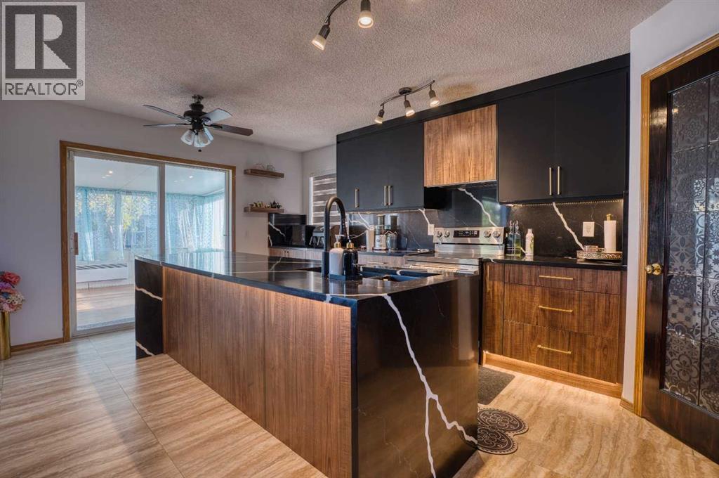 28 Coral Springs Close Ne, Calgary, Alberta  T3J 3S4 - Photo 6 - A2334951