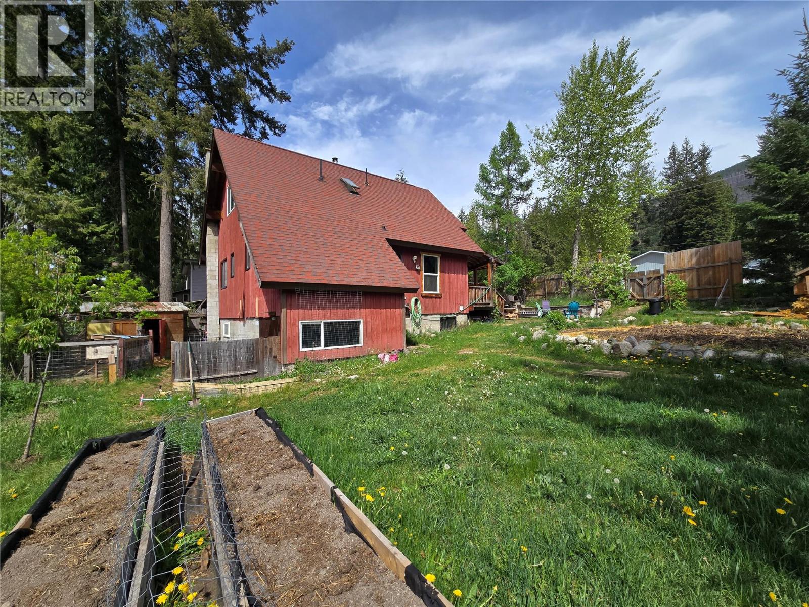 1013 Slocan Street, Slocan, British Columbia