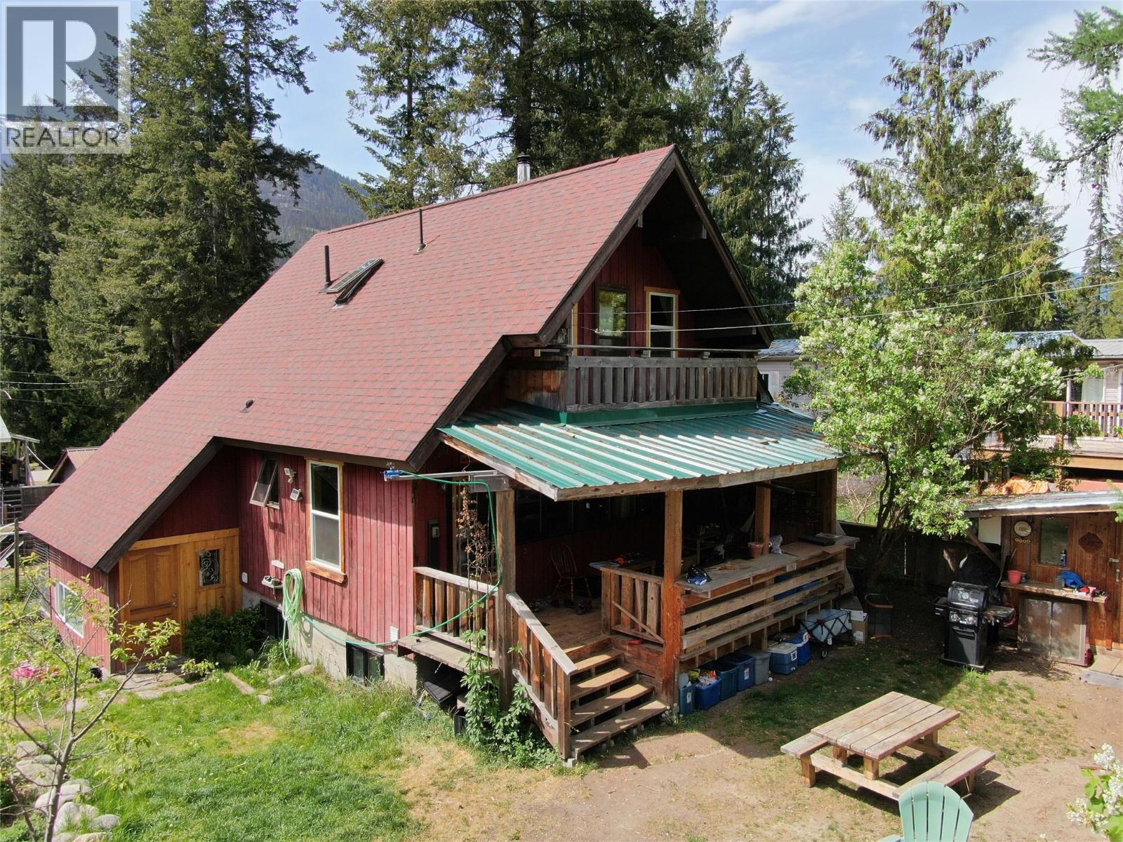 1013 Slocan Street, Slocan, British Columbia  V1L 2C0 - Photo 2 - 10392565