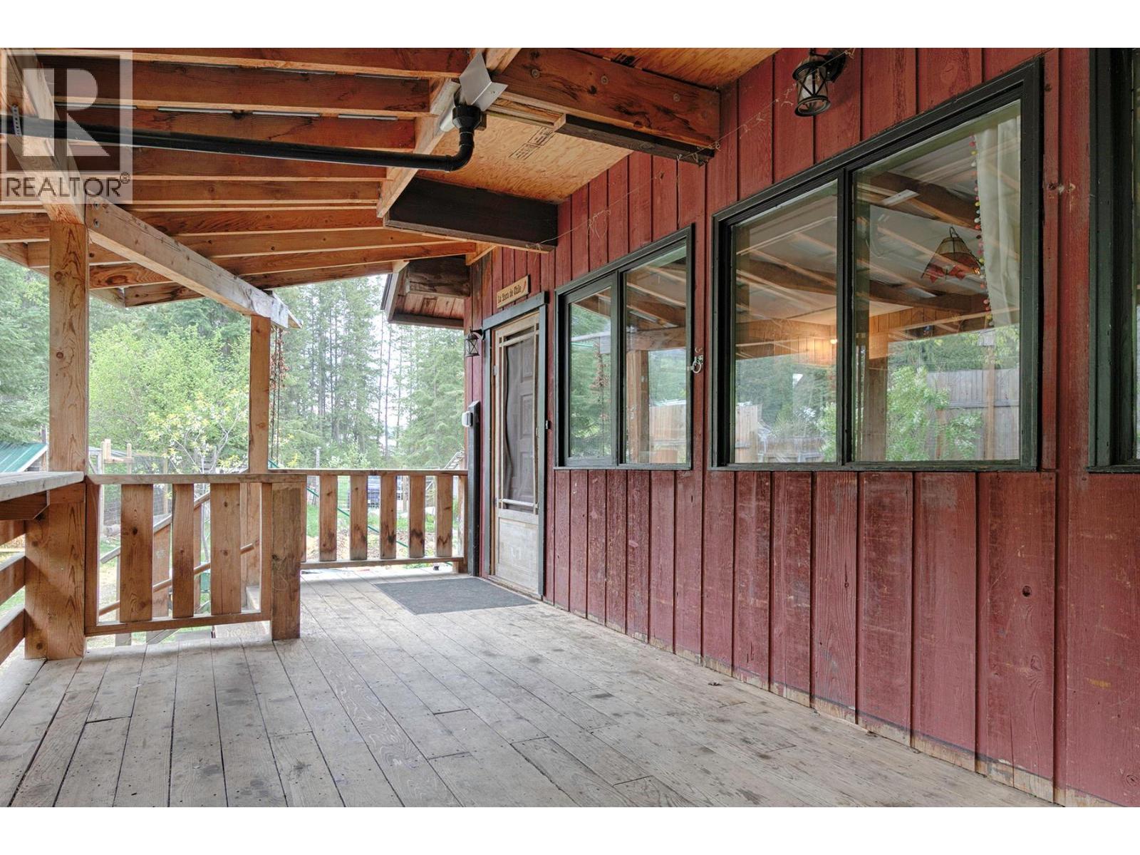 1013 Slocan Street, Slocan, British Columbia  V1L 2C0 - Photo 3 - 10392565
