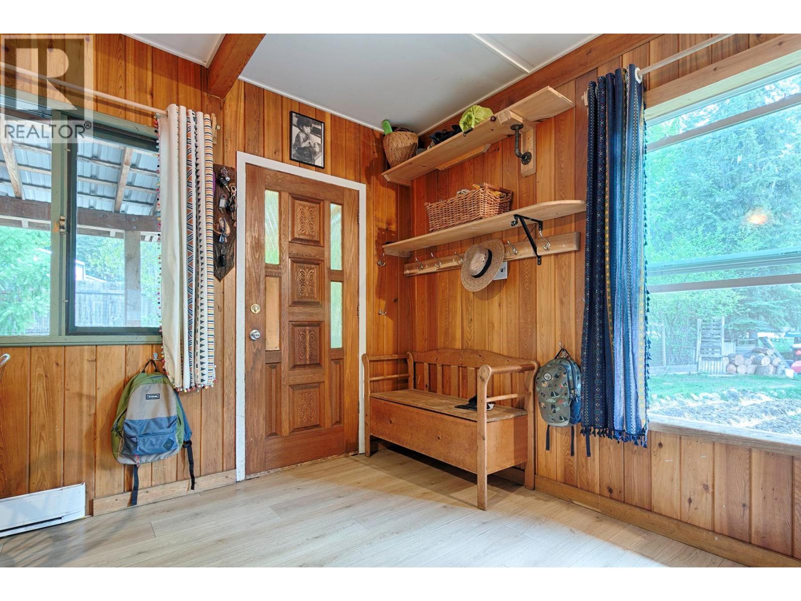 1013 Slocan Street, Slocan, British Columbia  V1L 2C0 - Photo 5 - 10392565