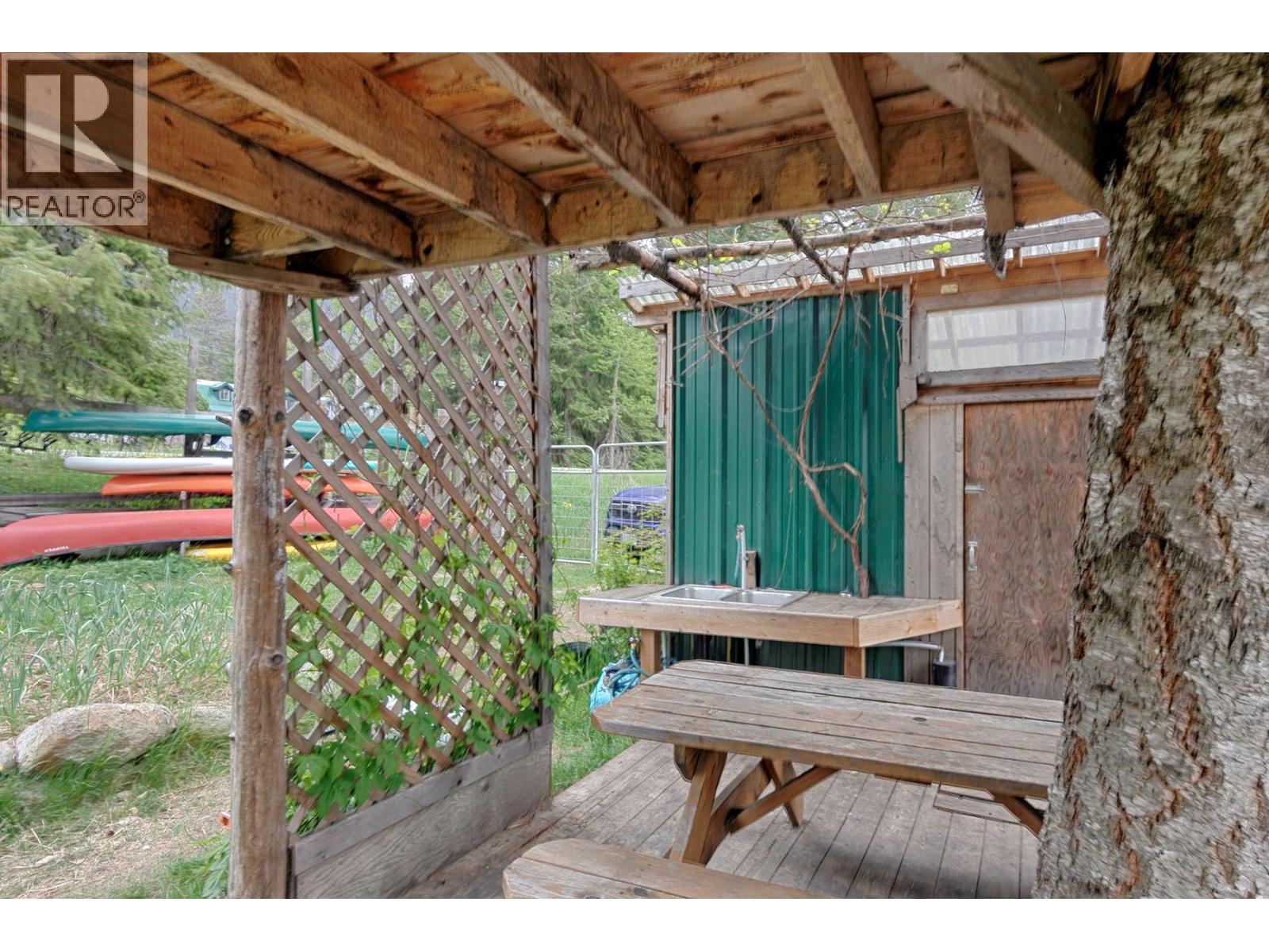 1013 Slocan Street, Slocan, British Columbia  V1L 2C0 - Photo 30 - 10392565