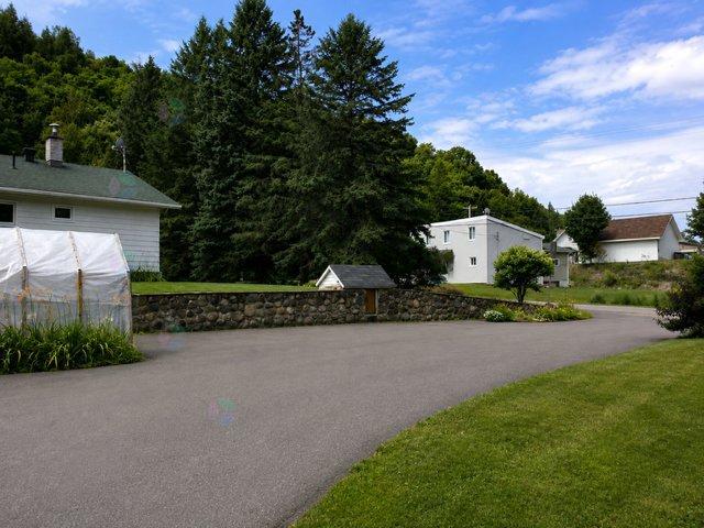 94 Ch. de Ste-Béatrix Sainte-Béatrix Quebec Canada J0K1Y0 3