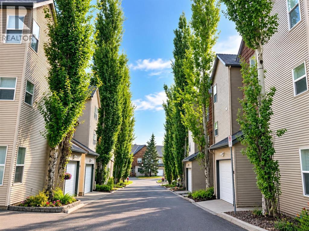 122 Bridlewood Lane Sw, Calgary, Alberta T2Y 3X8 - Photo 3 - A2335510