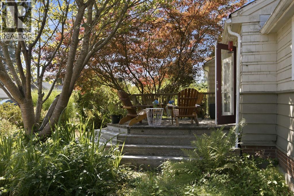 271 Cochrane Road, Gibsons, British Columbia  V0N 1V8 - Photo 2 - R3154029