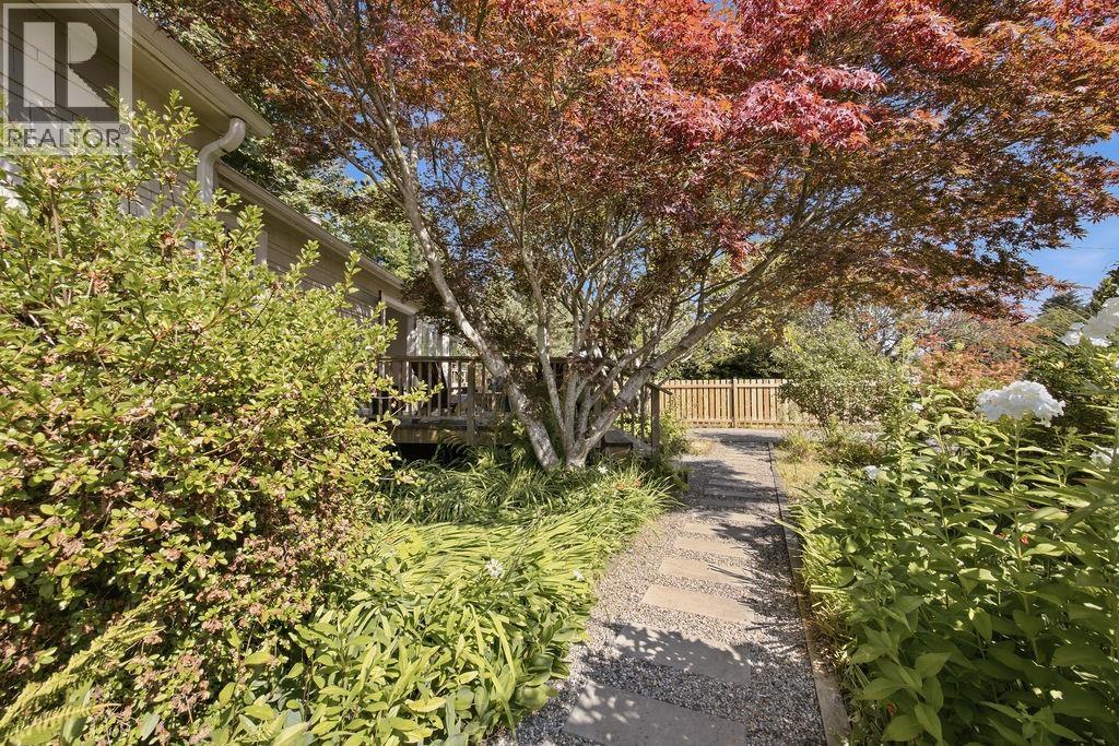 271 Cochrane Road, Gibsons, British Columbia  V0N 1V8 - Photo 34 - R3154029