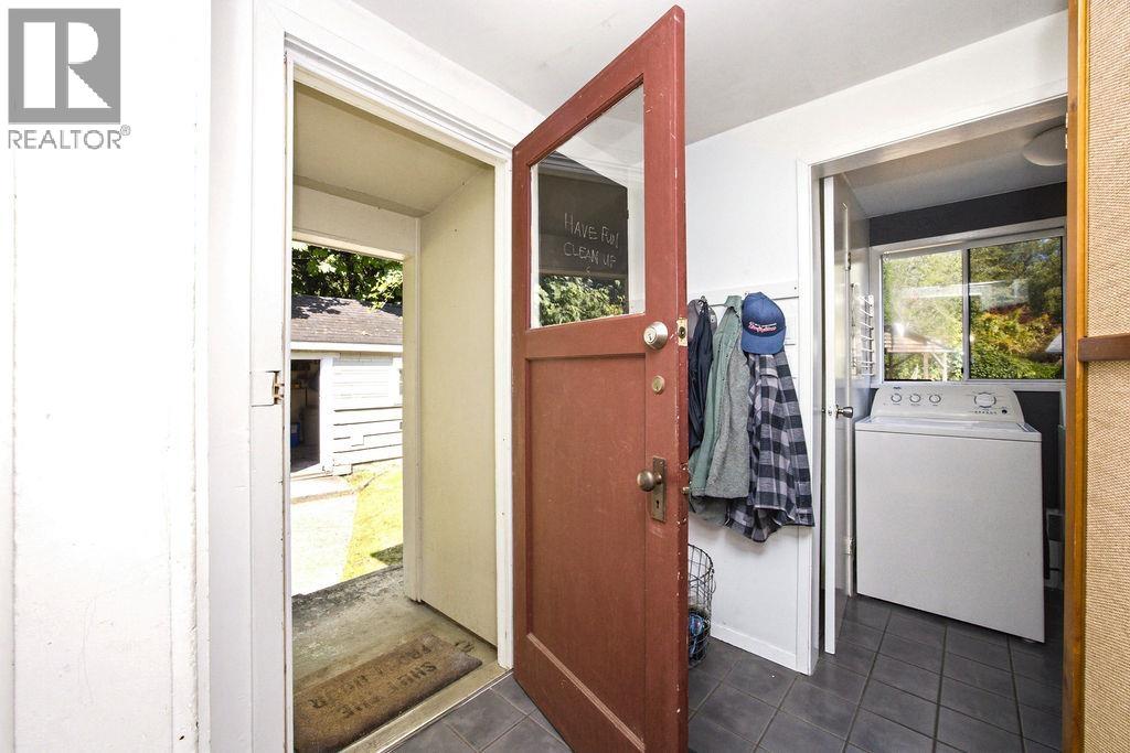 271 Cochrane Road, Gibsons, British Columbia  V0N 1V8 - Photo 7 - R3154029