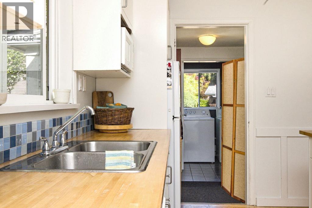 271 Cochrane Road, Gibsons, British Columbia  V0N 1V8 - Photo 8 - R3154029