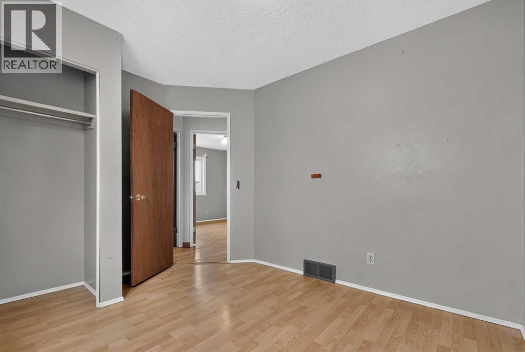 68 Erin Park Drive Se, Calgary, Alberta  T2B 2Z9 - Photo 17 - A2335489