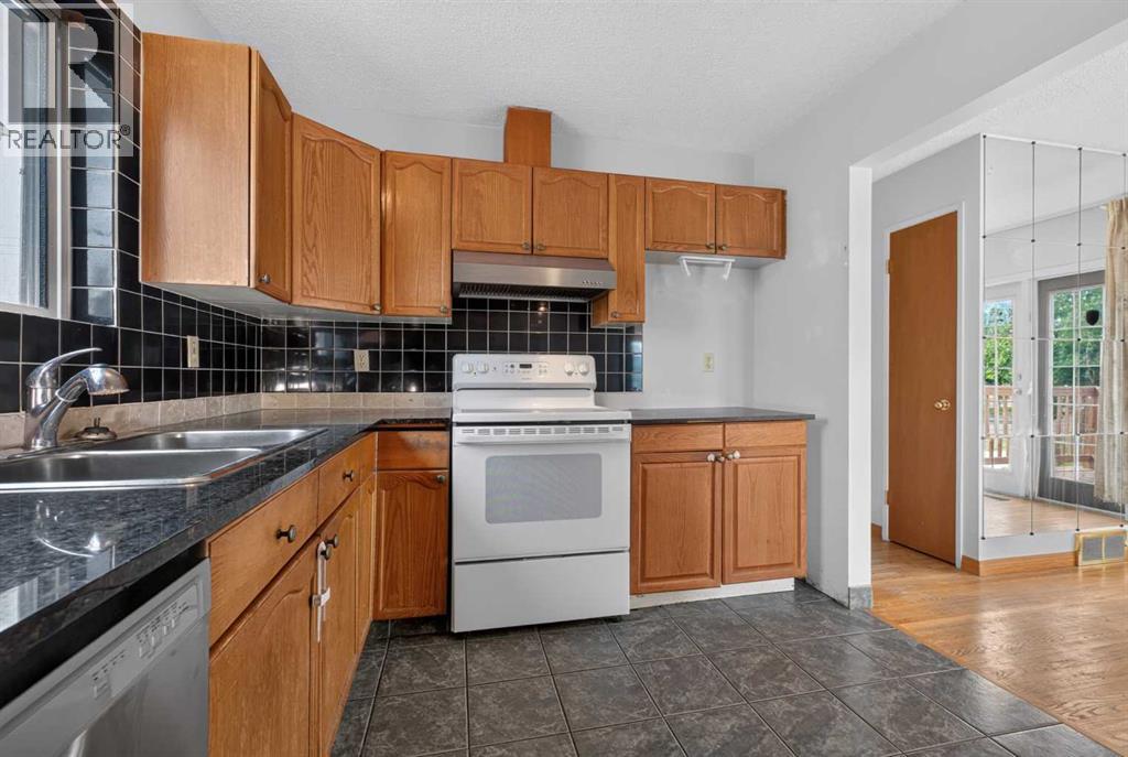 68 Erin Park Drive Se, Calgary, Alberta  T2B 2Z9 - Photo 10 - A2335489