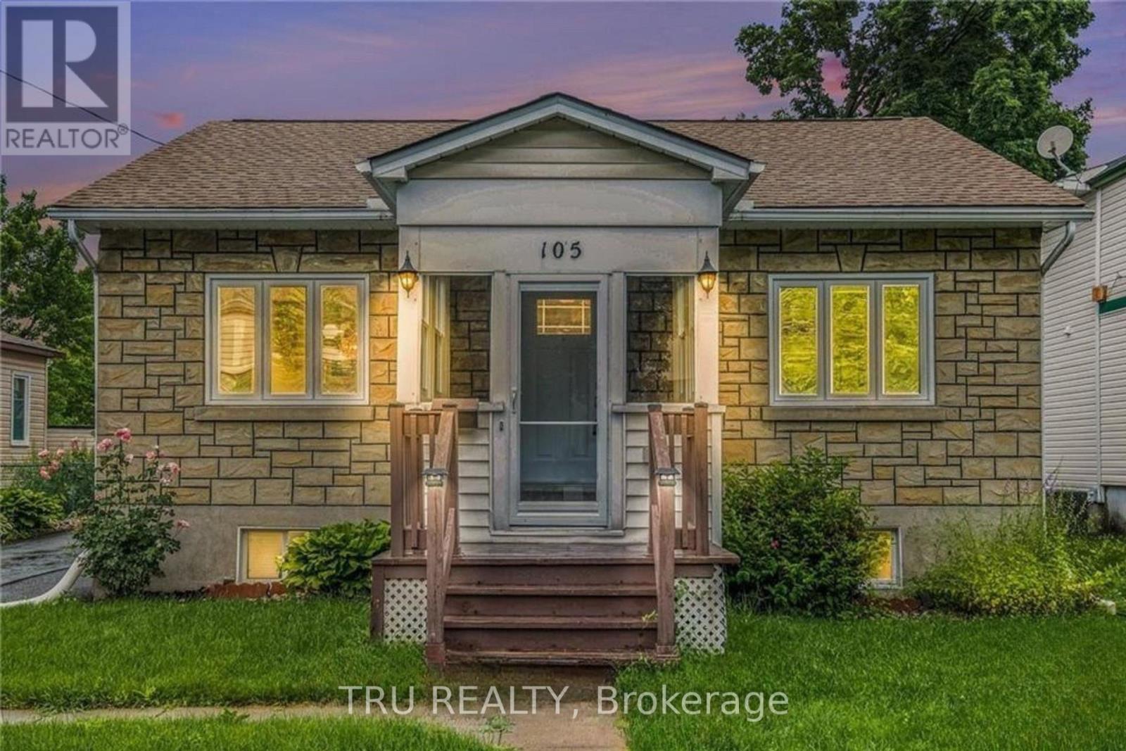 105 MAILES AVENUE, Ottawa, Ontario