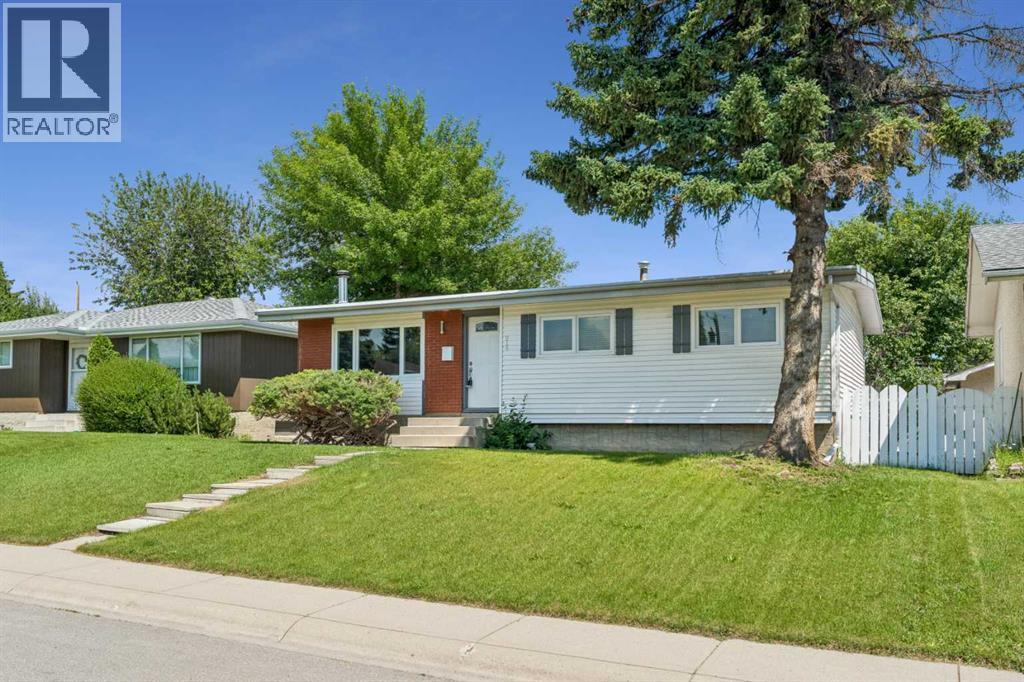 916 Mayland Drive Ne, Calgary, Alberta  T2E 6C4 - Photo 1 - A2328461