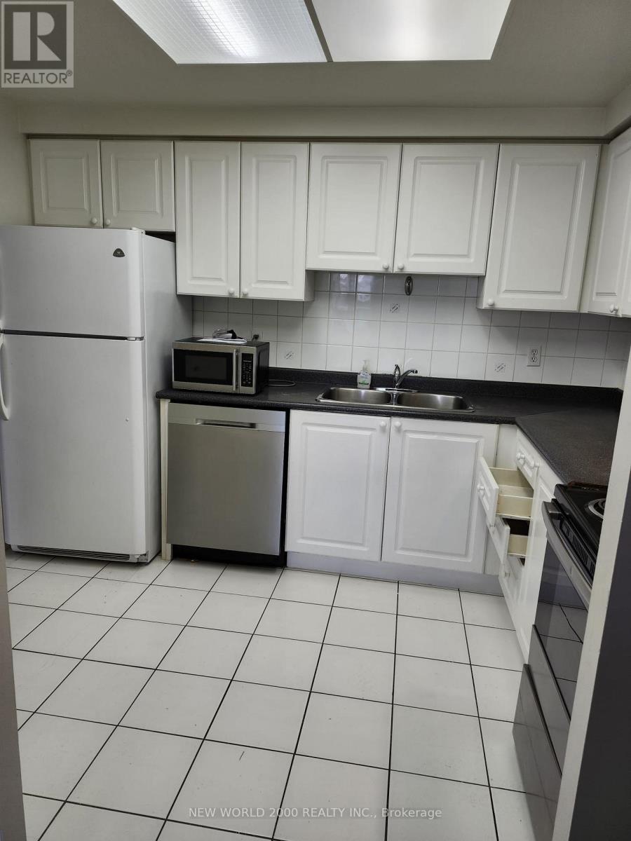 402 - 135 Hillcrest Avenue, Mississauga, Ontario  L5B 4B1 - Photo 2 - W13655878
