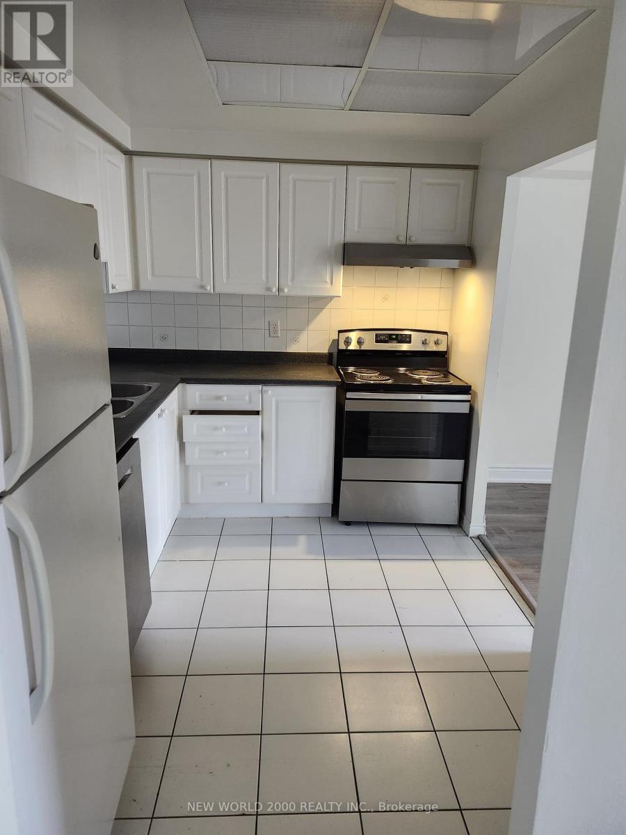 402 - 135 Hillcrest Avenue, Mississauga, Ontario  L5B 4B1 - Photo 3 - W13655878