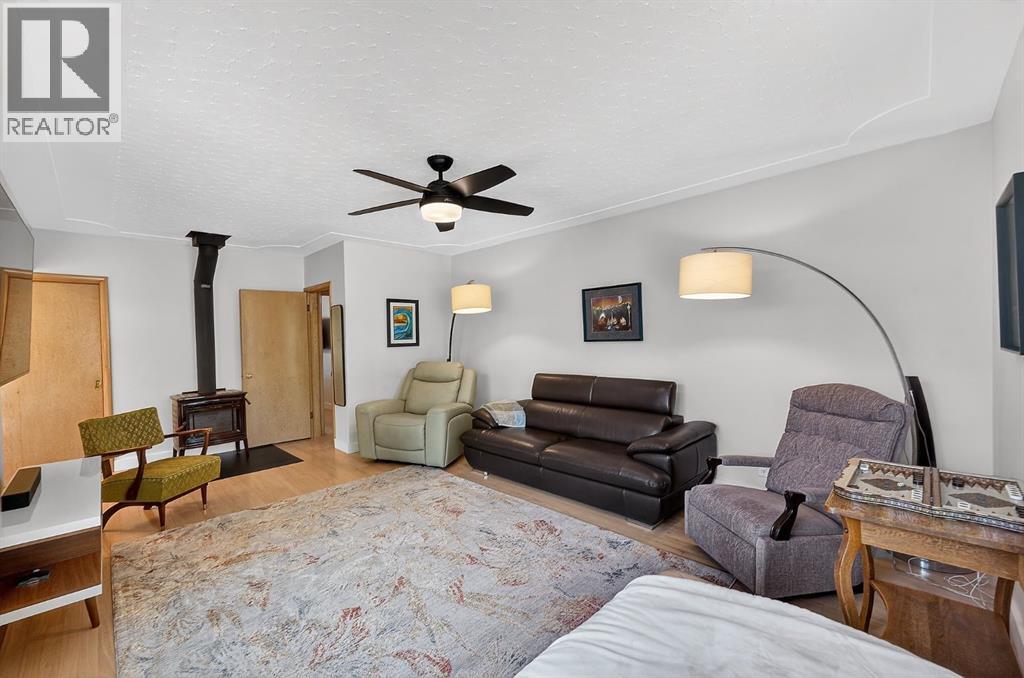 3723 2 Street NW, Calgary, Alberta  T2K 0Y5 - Photo 8 - A2328424
