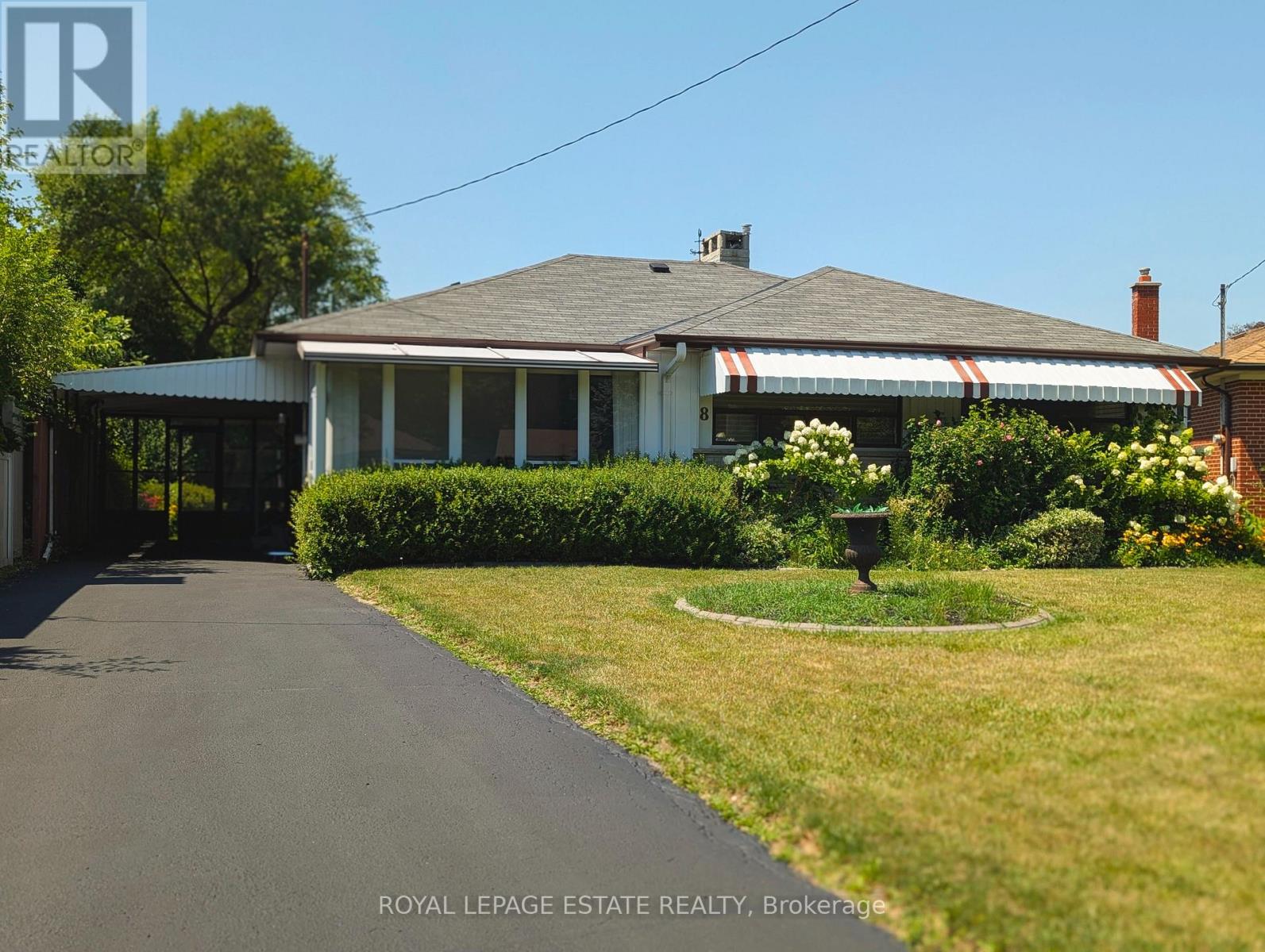 8 WALLBRIDGE COURT, Toronto, Ontario