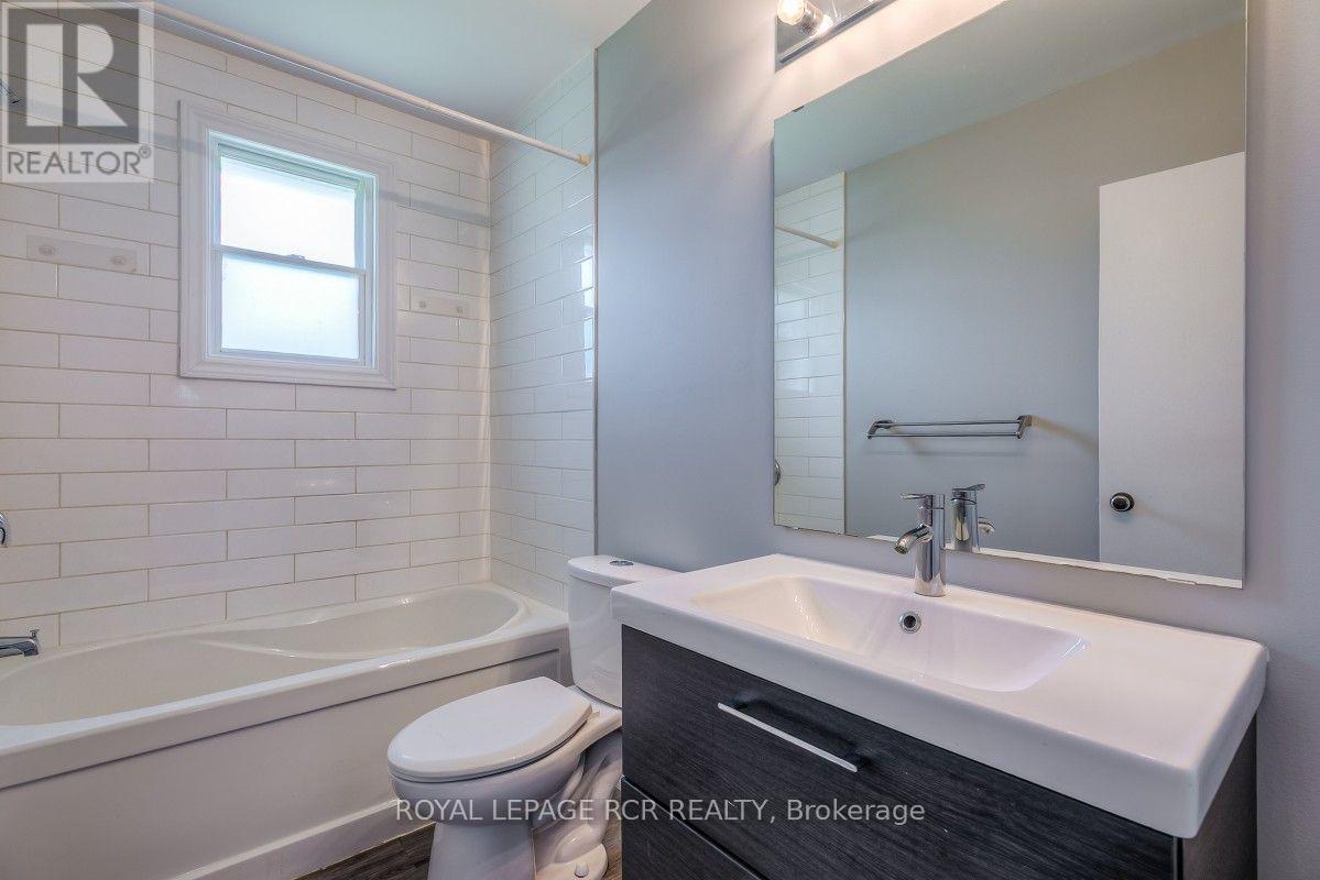 11 Jacksons Point Avenue, Georgina, Ontario L0E 1L0 - Photo 10 - N13652224