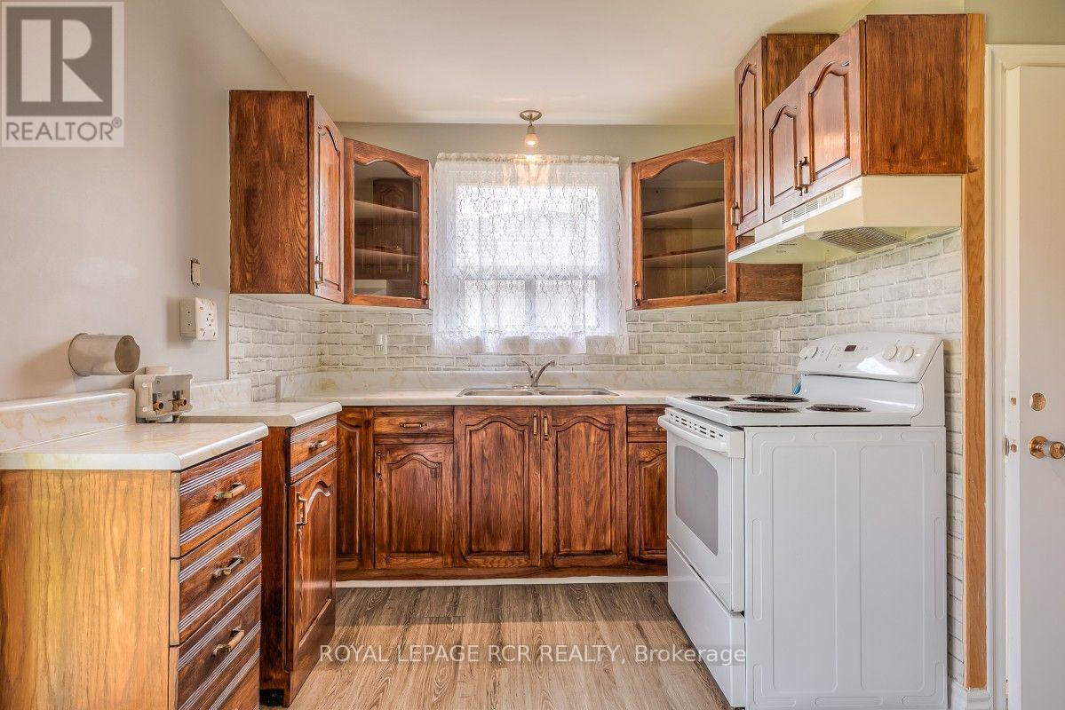 11 Jacksons Point Avenue, Georgina, Ontario L0E 1L0 - Photo 11 - N13652224