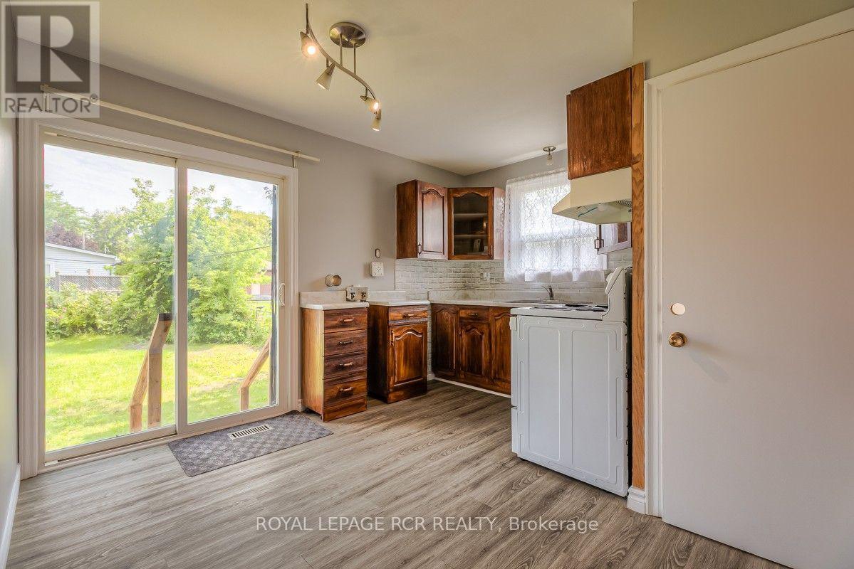 11 Jacksons Point Avenue, Georgina, Ontario L0E 1L0 - Photo 13 - N13652224