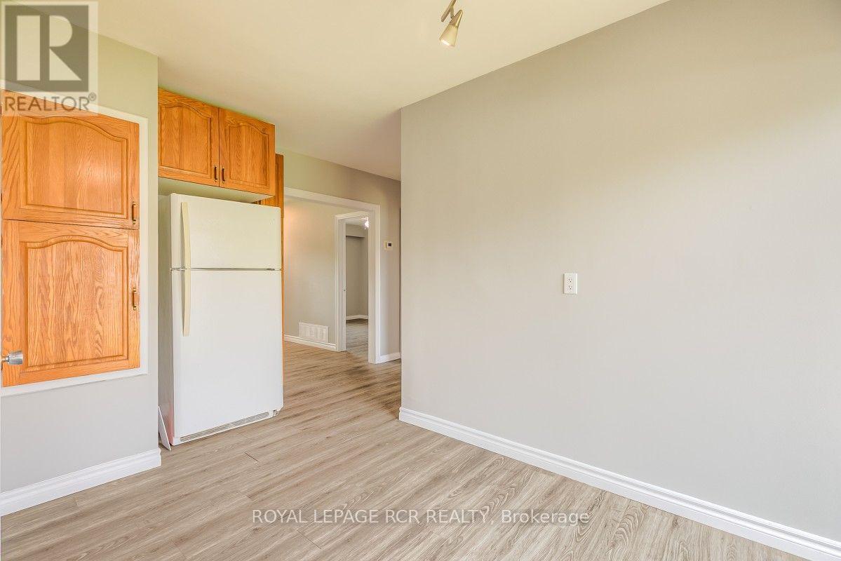 11 Jacksons Point Avenue, Georgina, Ontario L0E 1L0 - Photo 12 - N13652224