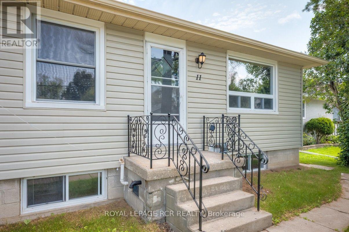 11 Jacksons Point Avenue, Georgina, Ontario L0E 1L0 - Photo 3 - N13652224