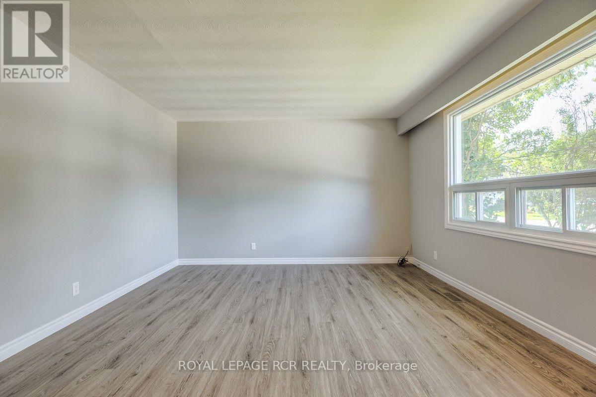 11 Jacksons Point Avenue, Georgina, Ontario L0E 1L0 - Photo 5 - N13652224