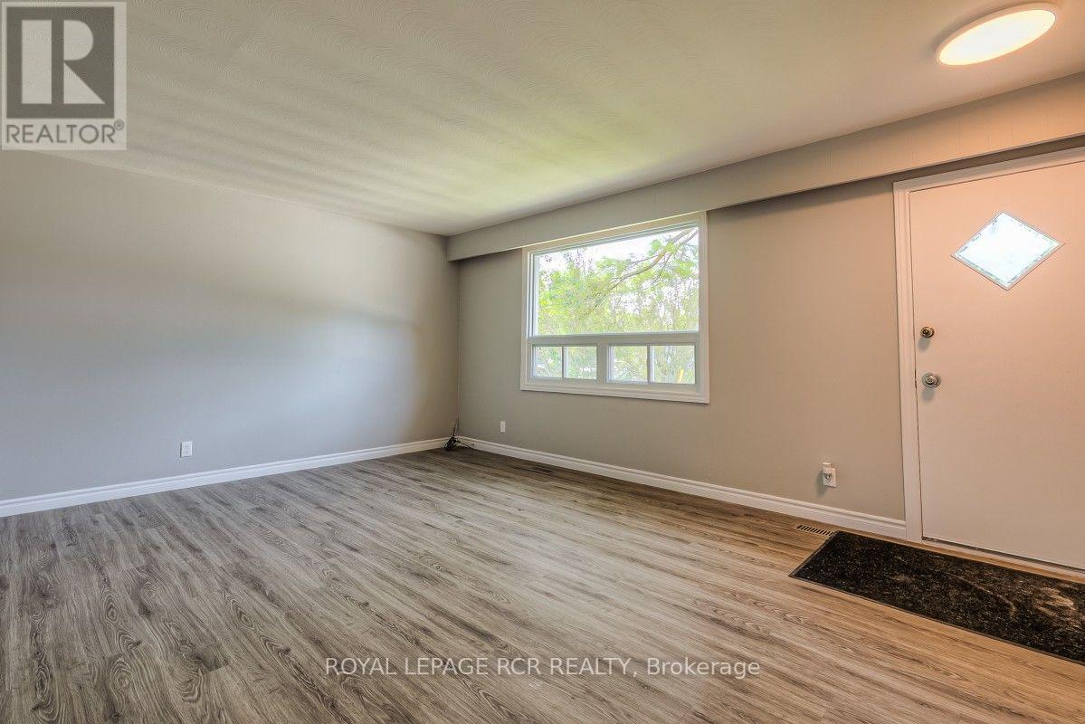 11 Jacksons Point Avenue, Georgina, Ontario L0E 1L0 - Photo 6 - N13652224