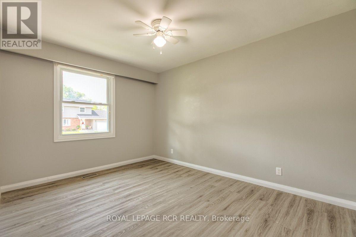 11 Jacksons Point Avenue, Georgina, Ontario L0E 1L0 - Photo 7 - N13652224