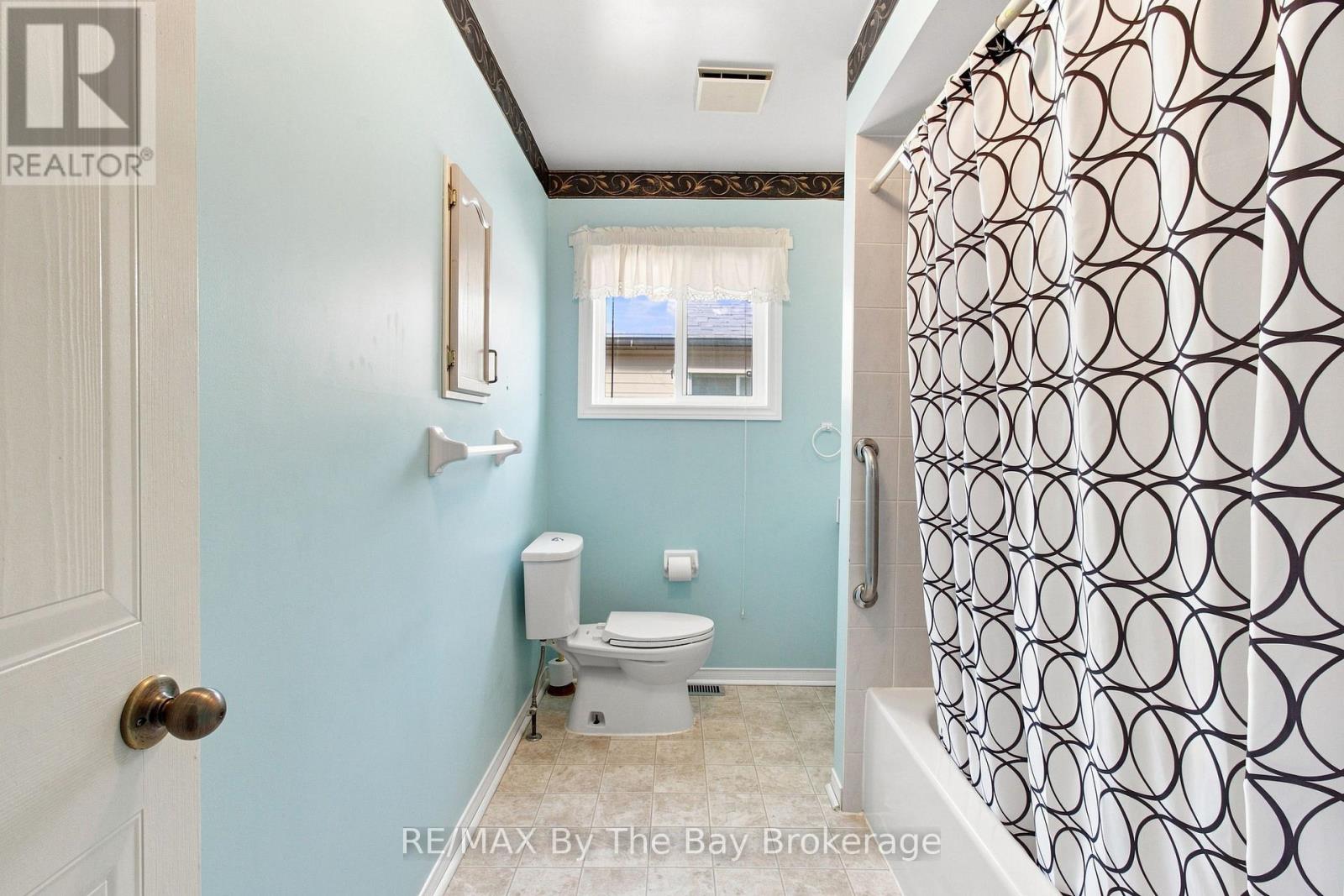 36 Harbour Crescent, Wasaga Beach, Ontario  L9Z 1G5 - Photo 17 - S13655894