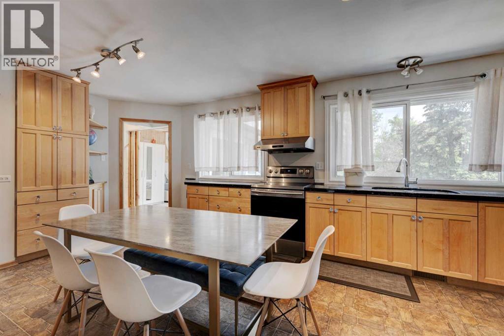212 Hendon Drive NW, Calgary, Alberta  T2K 1Z2 - Photo 8 - A2327802