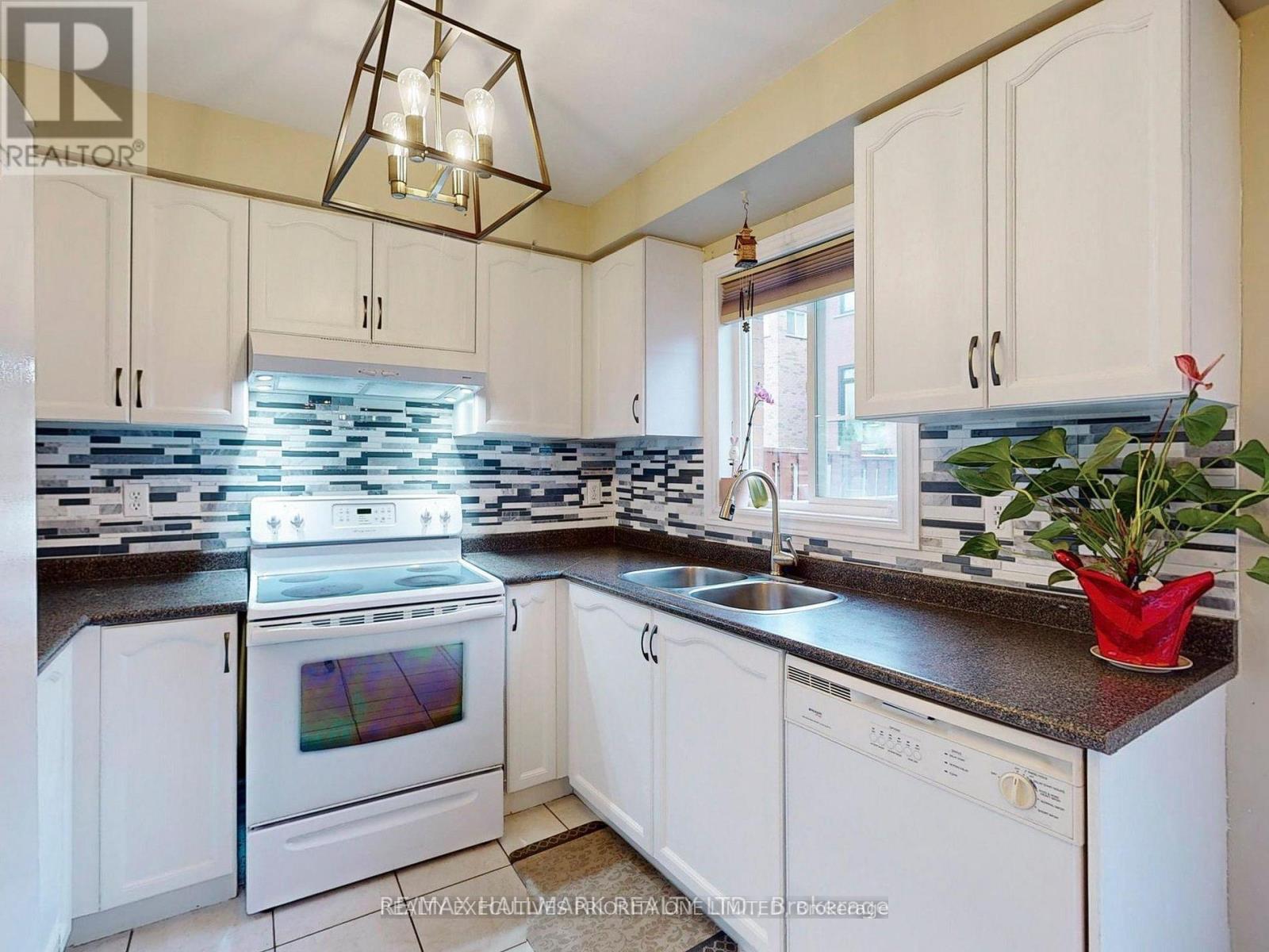 19 RUSTY TRAIL, Vaughan, Ontario
