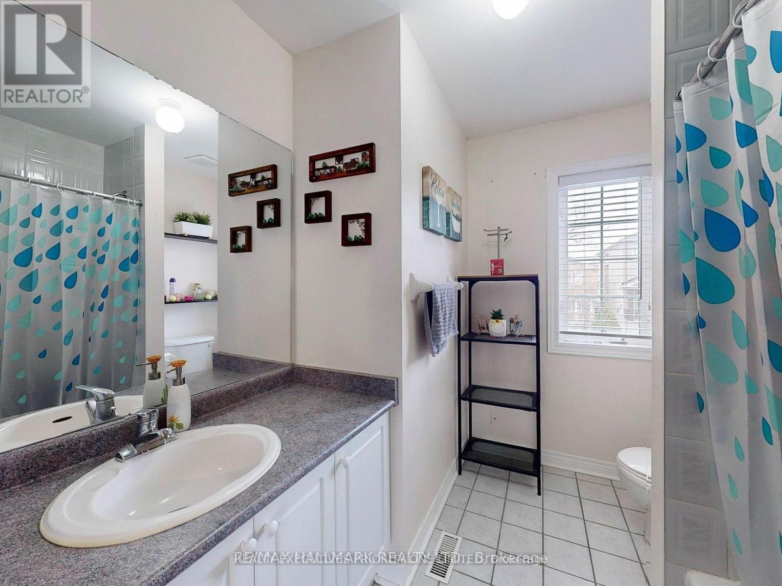 19 Rusty Trail, Vaughan, Ontario  L4H 2E7 - Photo 11 - N13429492