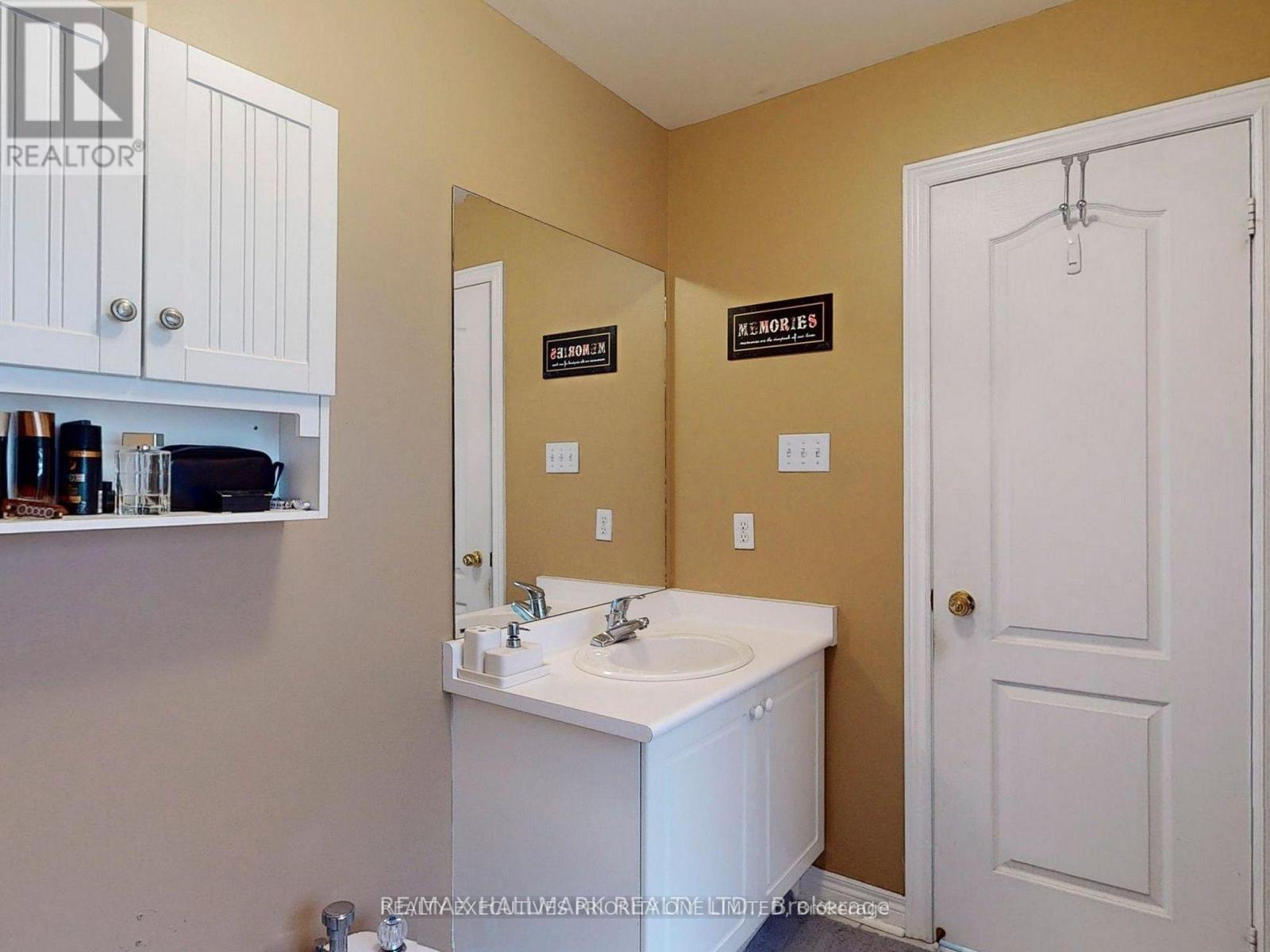 19 Rusty Trail, Vaughan, Ontario  L4H 2E7 - Photo 10 - N13429492