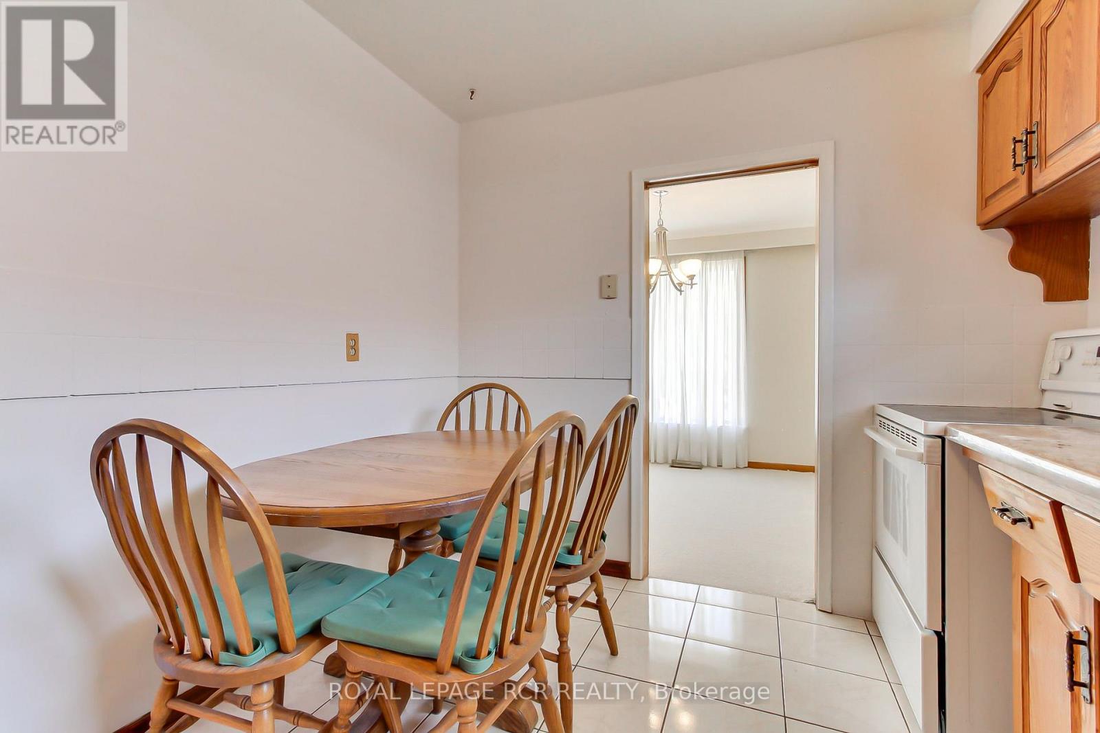 77 Alhart Drive, Toronto, Ontario M9V 2N1 - Photo 18 - W13628322