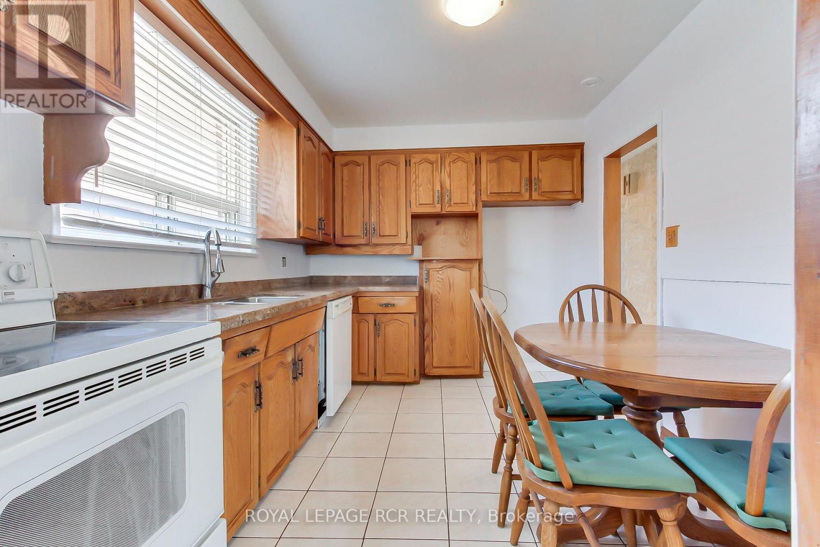 77 Alhart Drive, Toronto, Ontario M9V 2N1 - Photo 15 - W13628322