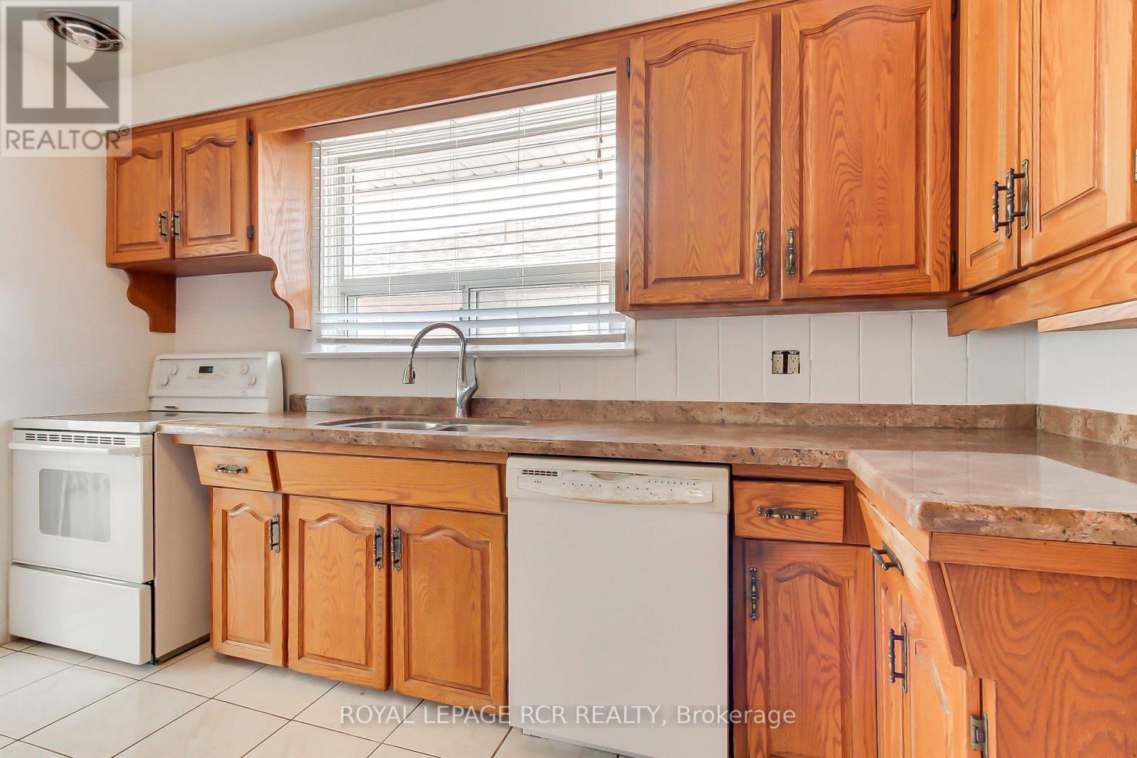 77 Alhart Drive, Toronto, Ontario M9V 2N1 - Photo 17 - W13628322