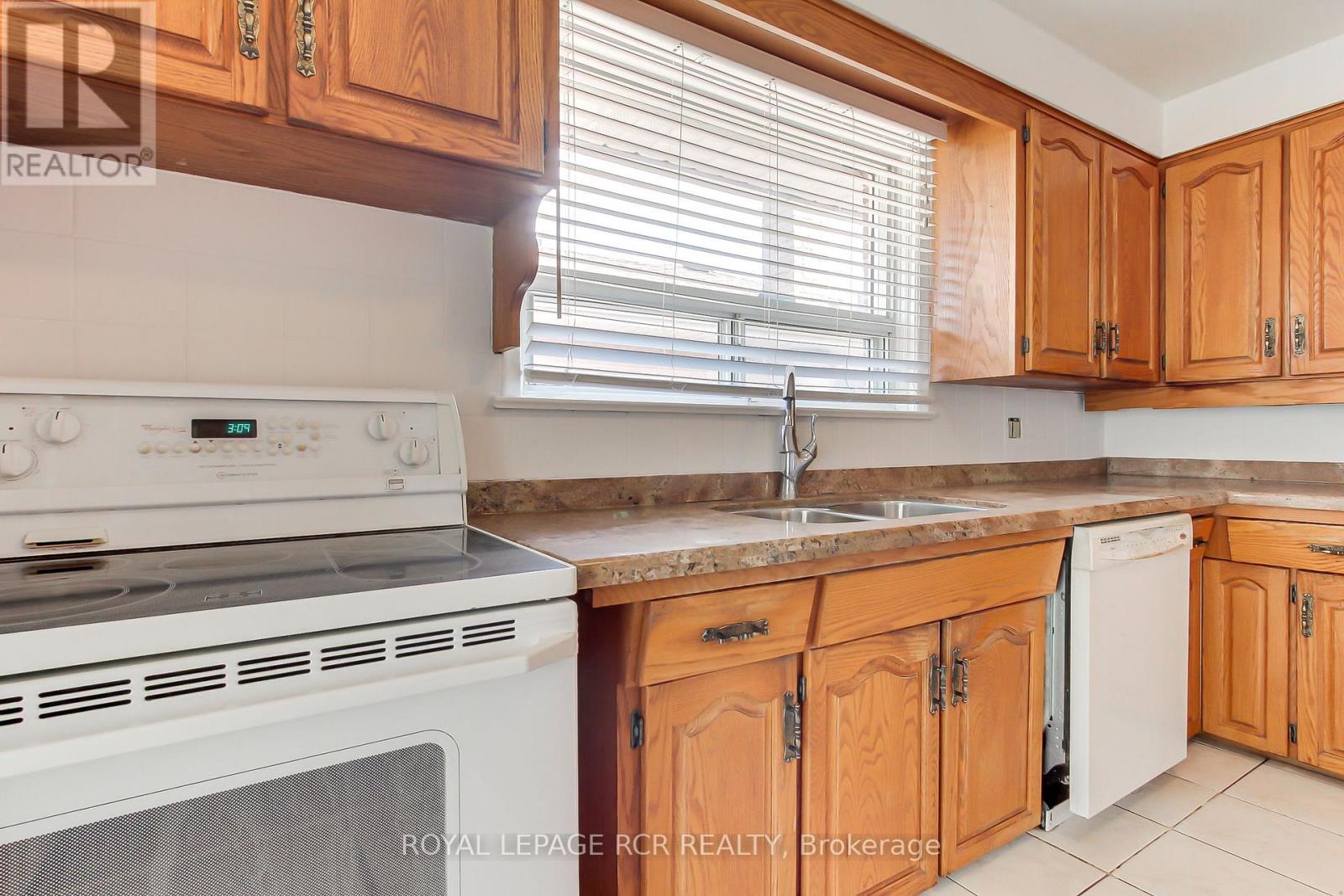 77 Alhart Drive, Toronto, Ontario M9V 2N1 - Photo 16 - W13628322