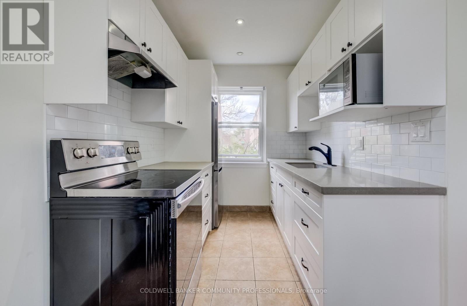 137 Emerald Street S, Hamilton, Ontario  L8N 2V4 - Photo 2 - X13069684