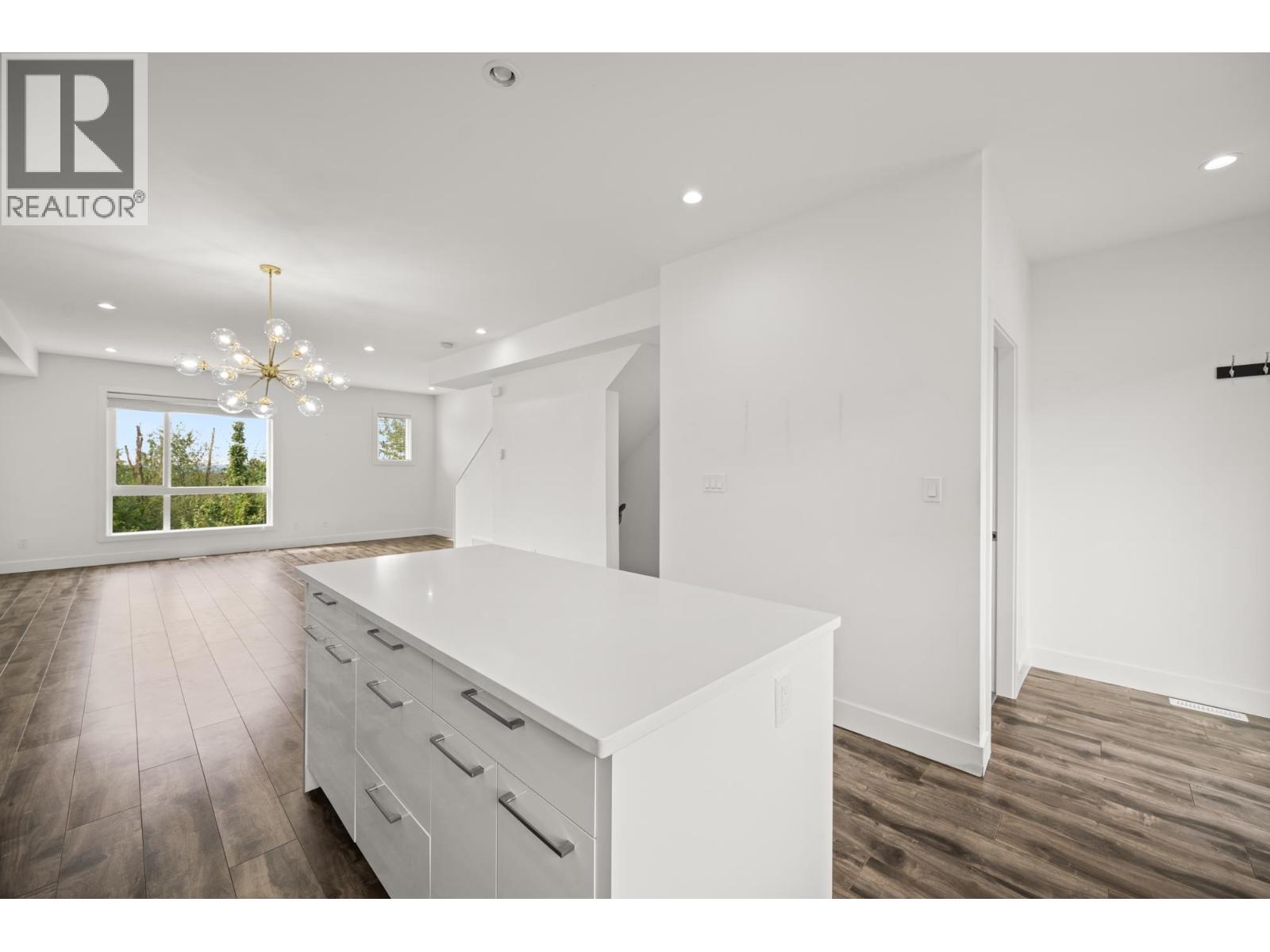 102 3423 Roxton Avenue, Coquitlam, British Columbia  V3B 0G7 - Photo 10 - R3144545