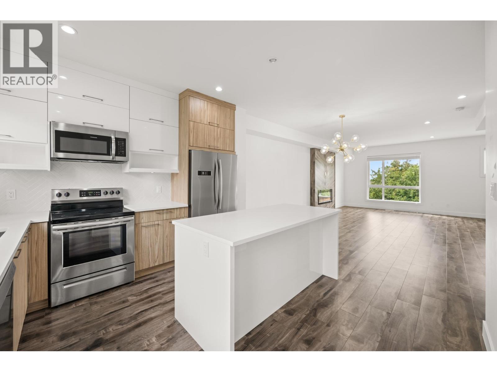 102 3423 ROXTON AVENUE, Coquitlam, British Columbia
