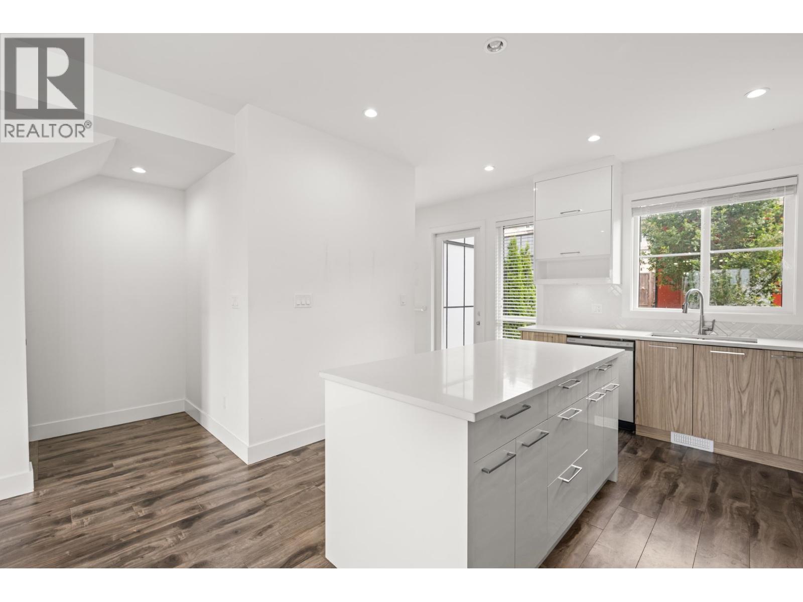 102 3423 Roxton Avenue, Coquitlam, British Columbia  V3B 0G7 - Photo 11 - R3144545