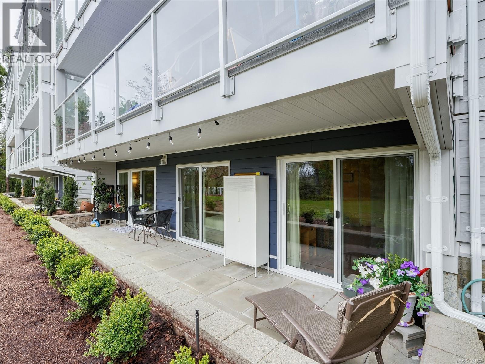 102 3277 Quadra St, Saanich, British Columbia  V8X 4W9 - Photo 18 - 1034786