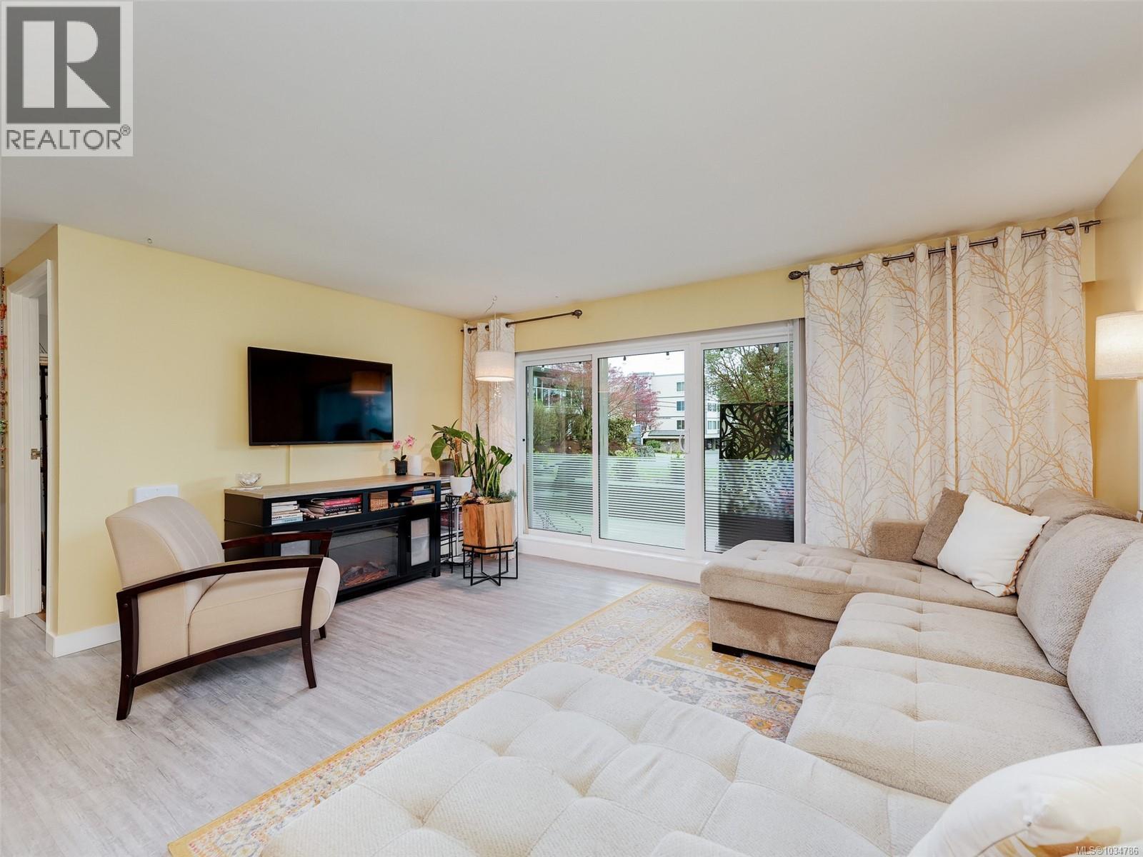 102 3277 Quadra St, Saanich, British Columbia  V8X 4W9 - Photo 4 - 1034786