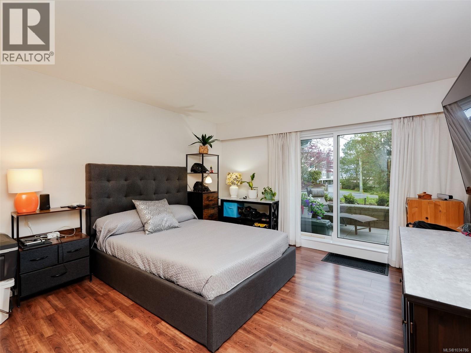 102 3277 Quadra St, Saanich, British Columbia  V8X 4W9 - Photo 8 - 1034786