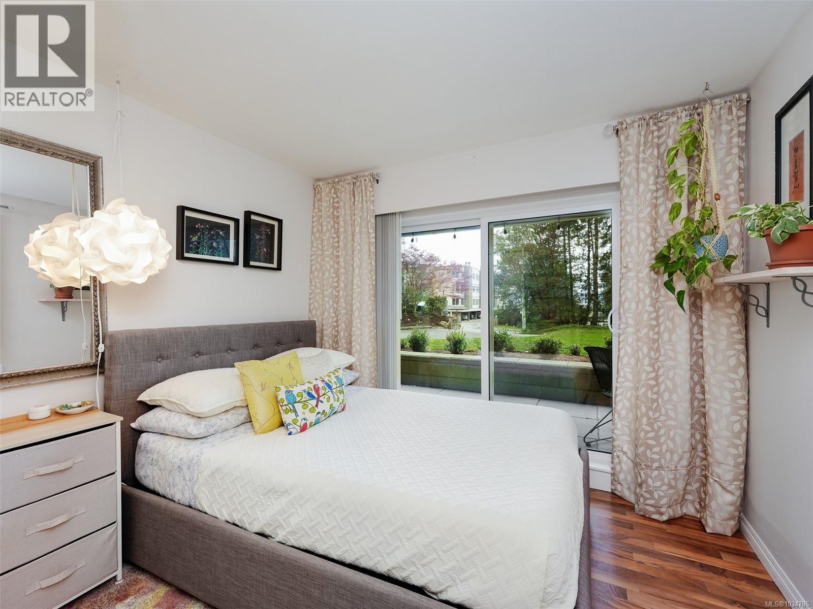 102 3277 Quadra St, Saanich, British Columbia  V8X 4W9 - Photo 13 - 1034786